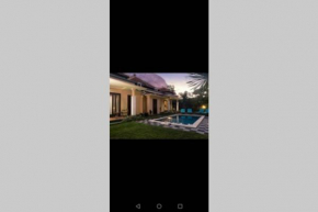 iVΛVƏV Bali